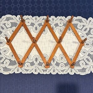 Vintage Wooden Accordian Peg Rack. See pics for measurements